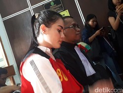 Makan Bareng Faisal Haris, Jennifer Dunn Cantik Berhijab Pink