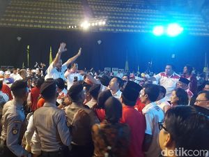 Debat Cagub Jabar Sempat Rusuh, Kata Penutup Demiz: Ikan Tongkol Debat Cagub Jabar Sempat Rusuh, Kata Penutup Demiz: Ikan Tongkol