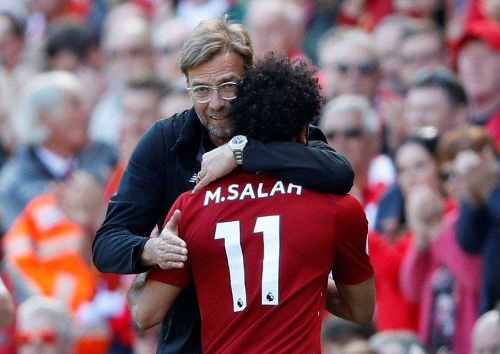 Soccer Football - Premier League - Liverpool vs Brighton & Hove Albion - Anfield, Liverpool, Britain - May 13, 2018   Liverpools Mohamed Salah is hugged by manager Juergen Klopp as he is substituted    Action Images via Reuters/Carl Recine    EDITORIAL USE ONLY. No use with unauthorized audio, video, data, fixture lists, club/league logos or 