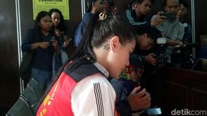 Terungkap, Ada Tato Tengkorak di Balik Telinga Jennifer Dunn