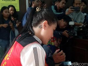 Terungkap, Ada Tato Tengkorak di Balik Telinga Jennifer Dunn