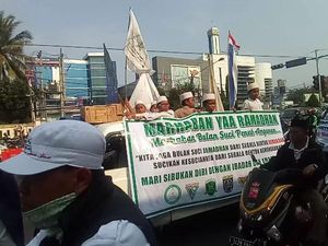 FPI Pawai Sambut Ramadan di Depok, Lalin Sempat Tersendat FPI Pawai Sambut Ramadan di Depok, Lalin Sempat Tersendat