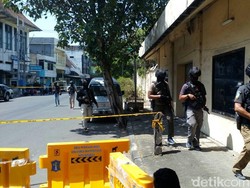 Polisi Tangkap 2 Orang Mencurigakan di Dekat Polrestabes Surabaya