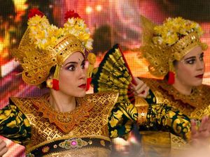Foto: Bule-bule Pakai Baju Tradisional Indonesia