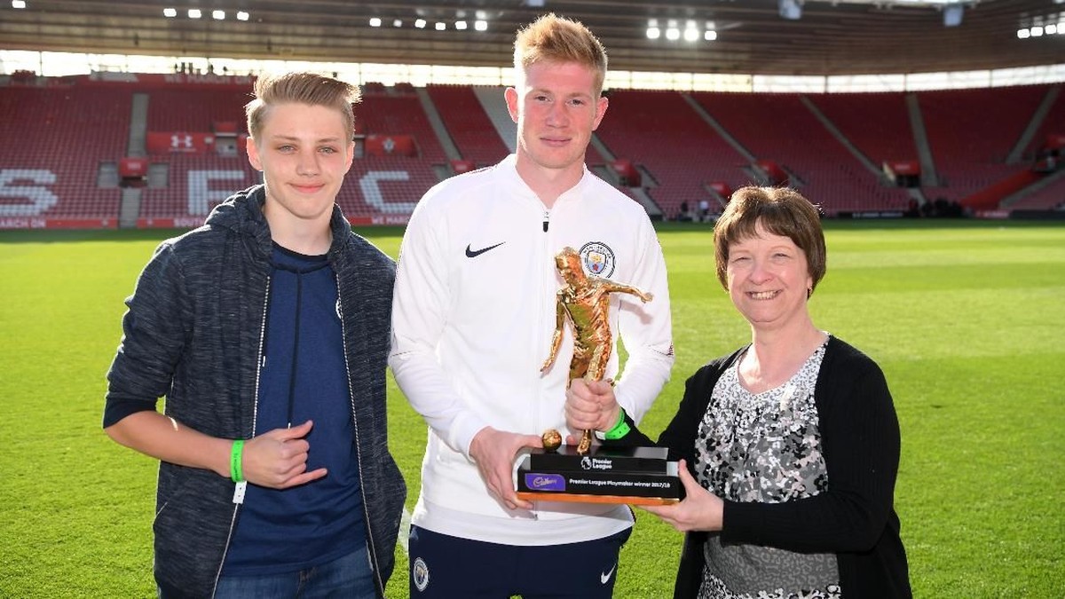 Kevin de Bruyne pencetak assist terbanyak di musim 2017/18. (Foto: Mike Hewitt/Getty Images)