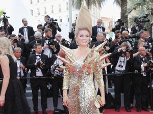 Gaya Artis Ini Aneh Banget di Cannes, Rambut Tornado Hingga Gaun Runcing Gaya Artis Ini Aneh Banget di Cannes, Rambut Tornado Hingga Gaun Runcing