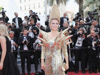 Gaya Artis Ini Aneh Banget di Cannes, Rambut Tornado Hingga Gaun Runcing