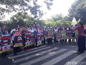 Kecam Aksi Teroris, Dua Aksi Simpatik Warnai Banyuwangi