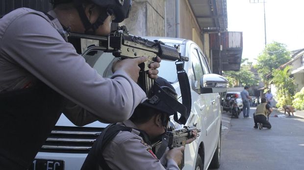 Terisolasi di TKP Bom Bunuh Diri Mapolrestabes Surabaya