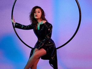 Pose Menggoda Prilly Latuconsina