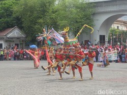 Meriahnya Warak Ngendhog Sambut Ramadan di Dugderan Semarang