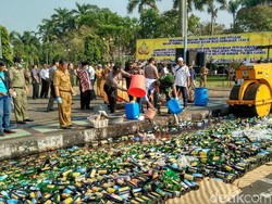 Jelang Ramadan, Polisi Ciamis Musnahkan Ribuan Miras dan Petasan