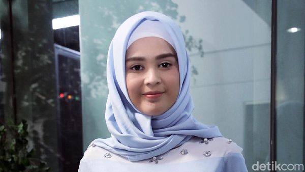 Nyaman Kenakan Hijab, Cut Meyriska Minta Didoakan