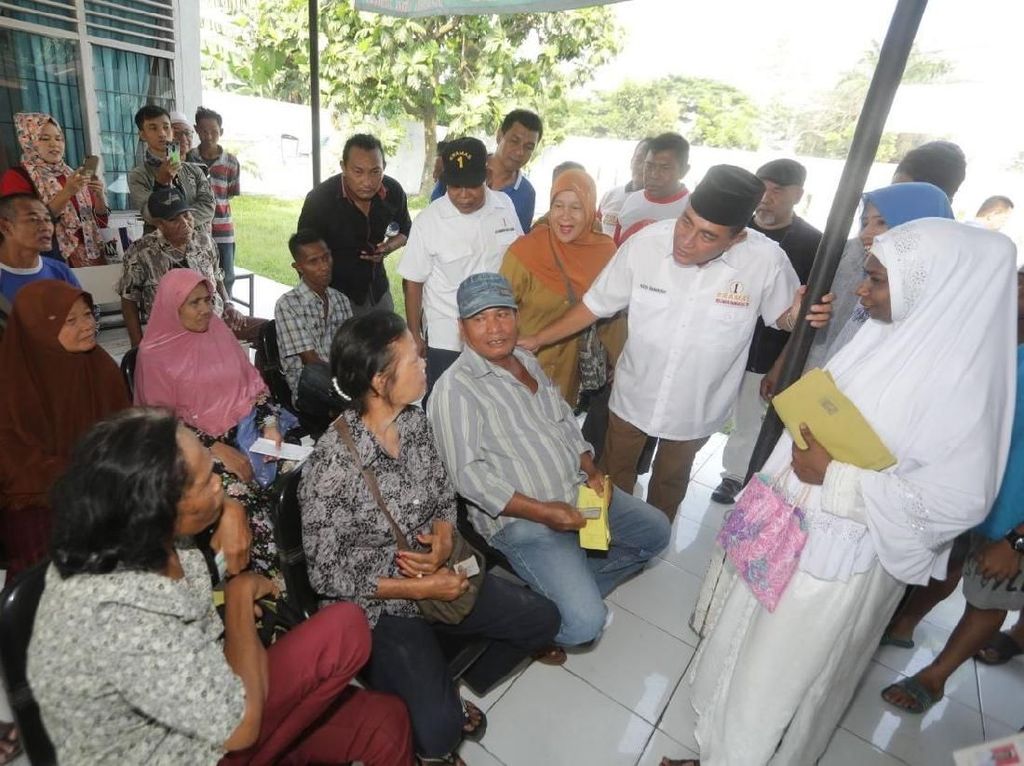 Cagub Edy Minta Dokter Puskesmas Layani Masyarakat dengan Baik Cagub Edy Minta Dokter Puskesmas Layani Masyarakat dengan Baik