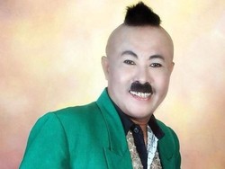 Gogon: Kumis Fusion Charlie Chaplin-Hitler dengan Modifikasi Jambul