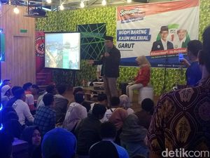 Kampanye di Garut, Ridwan Kamil Ngopi-Diskusi Bareng Milenial