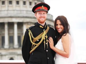 Pasangan Ini Menang Kontes Mirip Meghan Markle dan Pangeran Harry