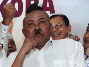 Didi Kempot Dampingi Jenazah Gogon ke Solo Didi Kempot Dampingi Jenazah Gogon ke Solo