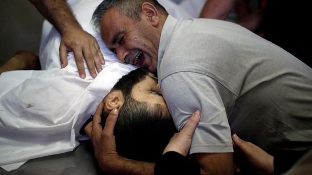 Kekerasan di Gaza menewaskan setidaknya 60 orang.