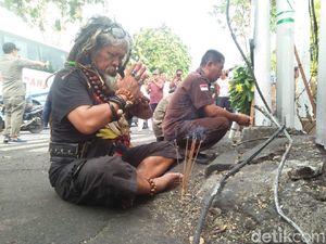 Gereja Lokasi Bom Bunuh Diri Didoakan Ki Joko Bodo dan Mbah Gimbal