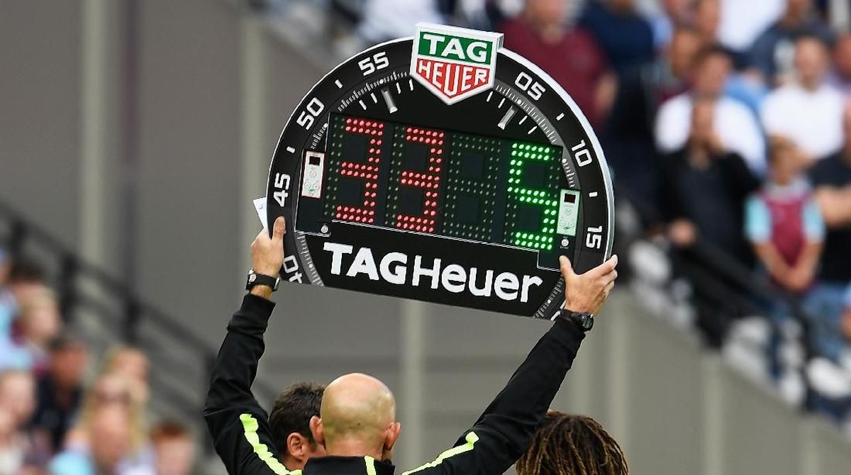 IFAB setuju aturan pergantian lima pemain diterapkan sampai musim depan. (Foto: Mike Hewitt/Getty Images)