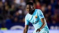 Bek Barcelona, Yerry Mina, sempat dikabarkan diincar Manchester United. Namun belakangan bek asal Kolombia itu mendekat ke Everton. Foto: Alex Caparros/Getty Images