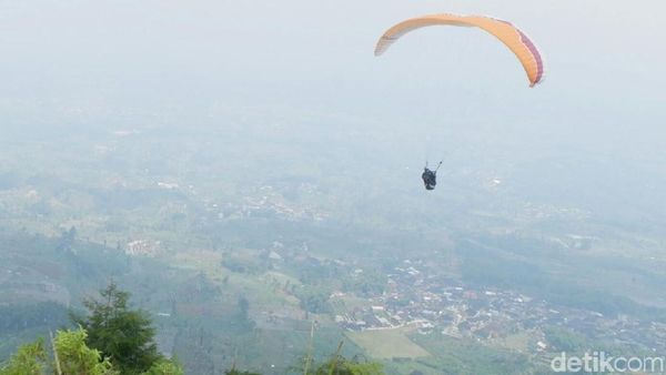 Foto: Bonus Buat Traveler yang Paralayang di Wonosobo