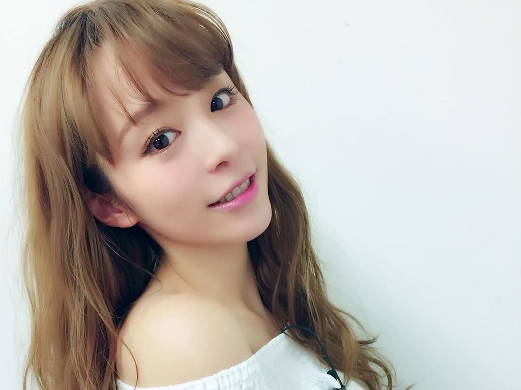 Kisah Sedih Artis Cantik yang Pernah Miskin Hingga Harus Makan Tisu Kisah Sedih Artis Cantik yang Pernah Miskin Hingga Harus Makan Tisu