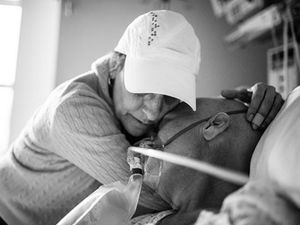 Momen Haru Potret Perjalanan Suami Istri Pengidap Kanker