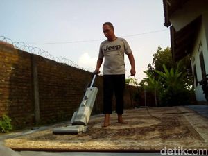 Boleh Dicontoh, Ada Jasa Cuci Gratis Alat Salat Masjid di Kudus