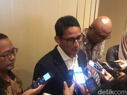 Sandi Nilai Sudrajat-Syaikhu Pamer Kaus Ganti Presiden Tak Masalah