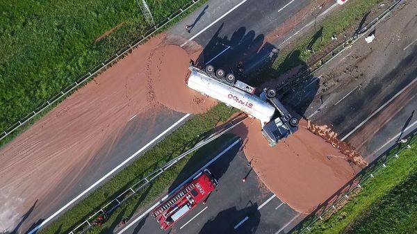10 Potret Tumpahan Makanan Ini Berhasil Menarik Perhatian