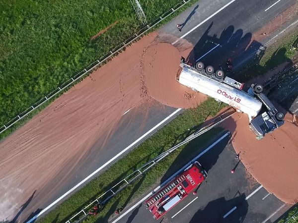 10 Potret Tumpahan Makanan Ini Berhasil Menarik Perhatian