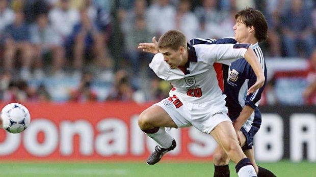 Michael Owen menjadi salah satu pemain muda Inggris yang diharapkan pada awal 2000-an.