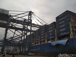 Jokowi Bakal Lepas Ekspor Manufaktur Pakai Kapal Raksasa ke AS