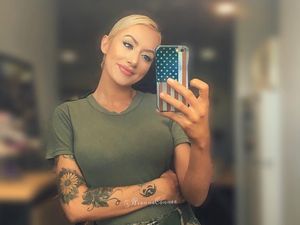 Ini Tentara Barbie, Militer Cantik yang Bikin Pria Tak Berkedip