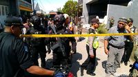 Densus 88 Geledah Rumah Kontrakan Bomber Polrestabes Surabaya