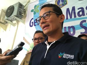 Sandi Siap Transfer Uang Kompensasi Bau ke Warga Bantar Gebang Sandi Siap Transfer Uang Kompensasi Bau ke Warga Bantar Gebang