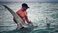 Foto: Kekarnya Pawang Hiu Elliot Sudal, Aquaman di Dunia Nyata