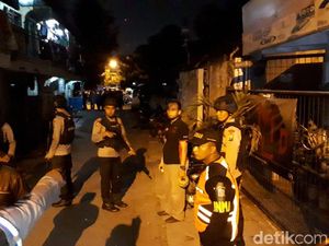 Terduga Teroris di Surabaya Adik Anton Teroris Rusun Sidoarjo Terduga Teroris di Surabaya Adik Anton Teroris Rusun Sidoarjo