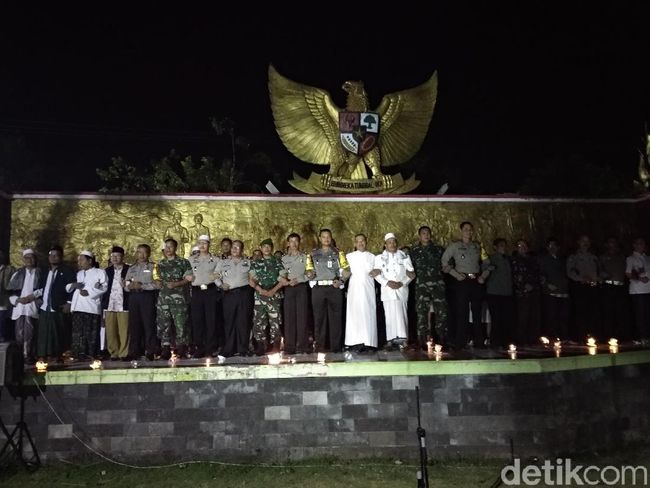 Aksi Pemuka Agama Bersatu Lawan Teroris di Bawah Patung 