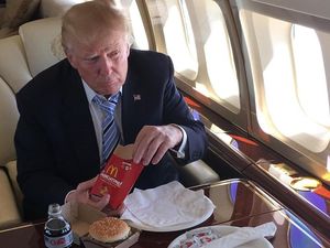 Pengacara Ungkap Donald Trump Pesan Burger dengan Porsi Lebih Kecil
