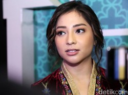 Nikita Willy Salut dengan Pengemudi Mobil di Jakarta