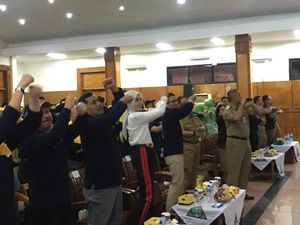 Luwesnya Sandi Senam Kun Anta Bareng Siswa SMK Se-Jakpus