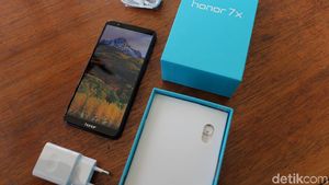 Unboxing Ponsel Honor 7X, Penantang Kuat di Kelas Menengah