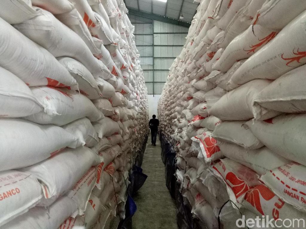 Bulog Siapkan 97.000 Ton Beras Amankan Pasokan Sulselbar Bulog Siapkan 97.000 Ton Beras Amankan Pasokan Sulselbar