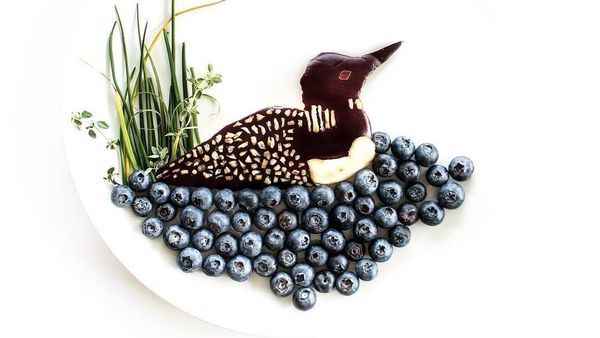 Kreatif! Fotografer Ini Kreasikan Potret Lebah dan Kumbang dari Sisa Makanan