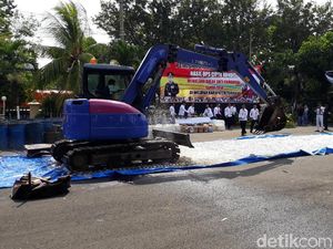 Sambut Ramadan, 30 Ribu Liter Miras di Tuban Dimusnahkan