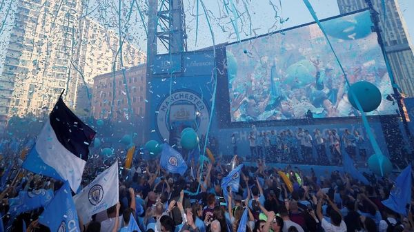 Foto: City Rayakan Gelar Juara, Manchester Membiru