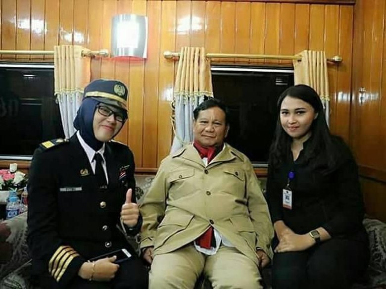 Baju Prabowo Diejek di Medsos, Gerindra: Itu Baju Tidur